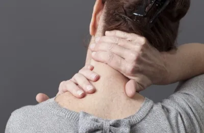 Read more about the article neck pain symptoms causes and diagnosis